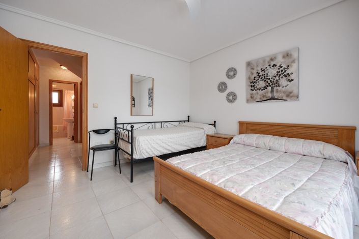 Image No.25-3 Bed Townhouse for sale