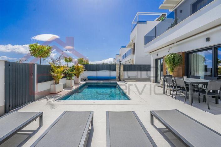 Image No.2-4 Bed Villa for sale