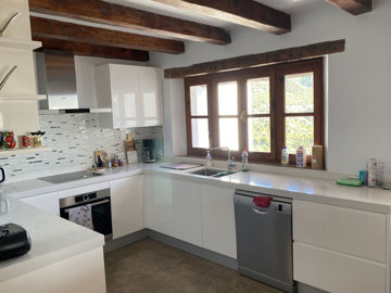 10-bb915d1cb19341576dcdc994b81ab9c5