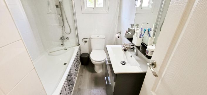 Image No.21-3 Bed Townhouse for sale