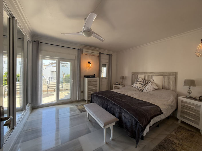 Image No.13-3 Bed Townhouse for sale