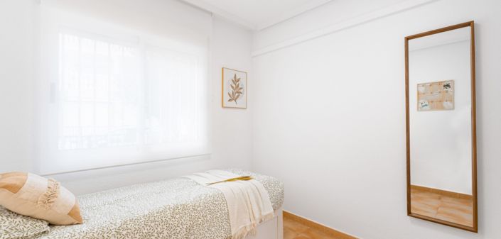 Image No.18-2 Bed Townhouse for sale