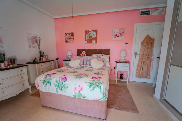 Image No.21-2 Bed Townhouse for sale