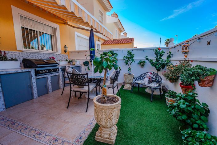 Image No.42-2 Bed Townhouse for sale