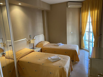 13-5fd73dea700db77384c091ca9818b1a9