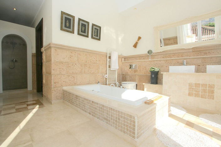 Image No.18-5 Bed Villa for sale