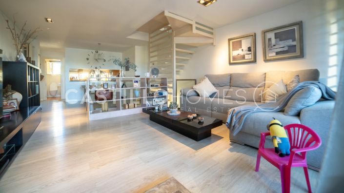 Image No.14-4 Bed Townhouse for sale