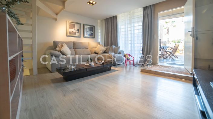 Image No.16-4 Bed Townhouse for sale