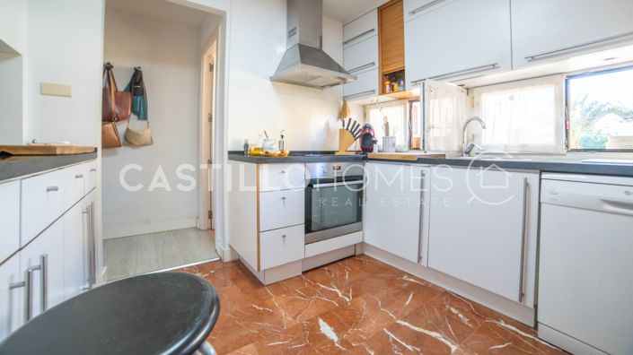 Image No.21-4 Bed Townhouse for sale