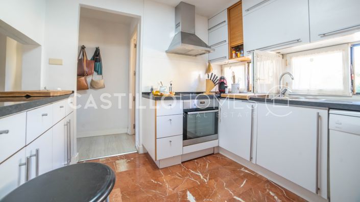 Image No.22-4 Bed Townhouse for sale