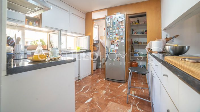 Image No.23-4 Bed Townhouse for sale