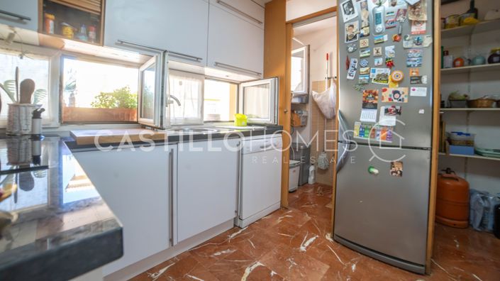 Image No.24-4 Bed Townhouse for sale