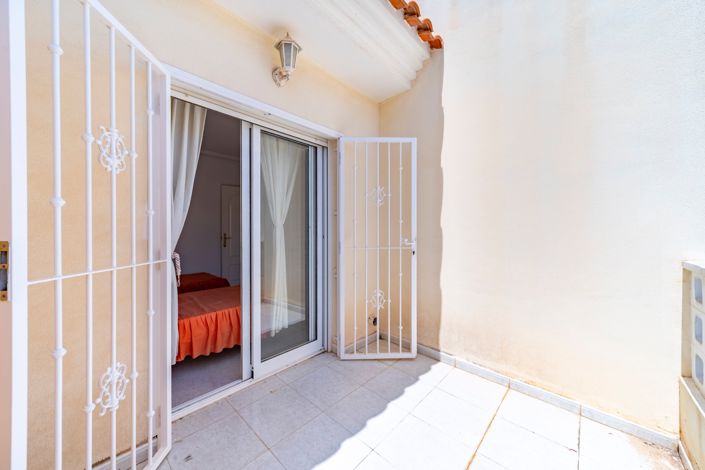 Image No.25-3 Bed Townhouse for sale