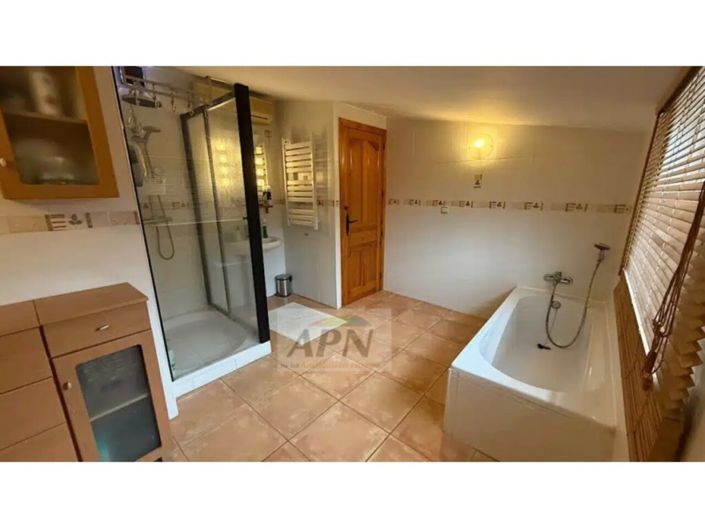 Image No.17-6 Bed Country House for sale