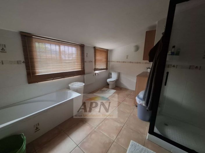 Image No.19-6 Bed Country House for sale