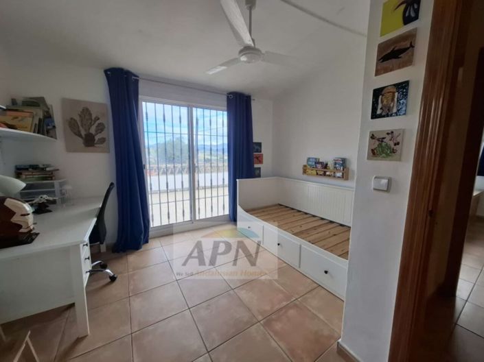 Image No.20-6 Bed Country House for sale