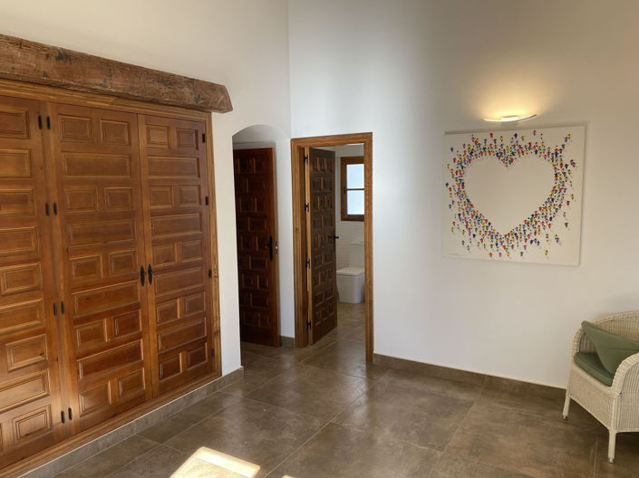 Image No.25-4 Bed Villa for sale