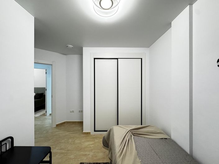 Image No.24-3 Bed Apartment for sale