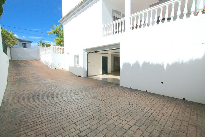 Image No.36-5 Bed Villa for sale