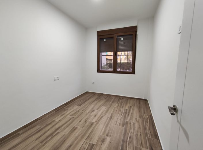 Image No.21-3 Bed Townhouse for sale