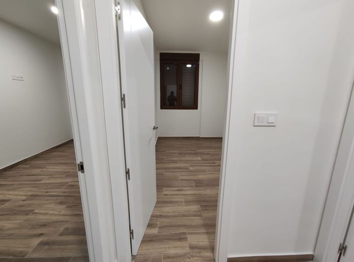 Image No.8-2 Bed Townhouse for sale