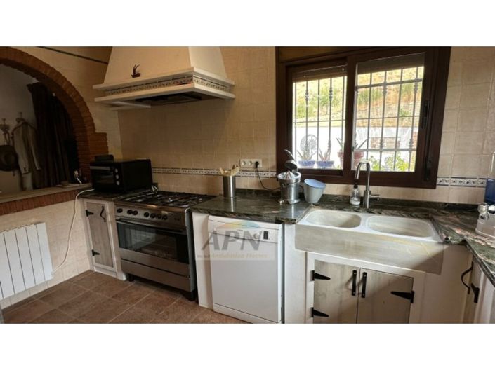 Image No.41-3 Bed Country House for sale