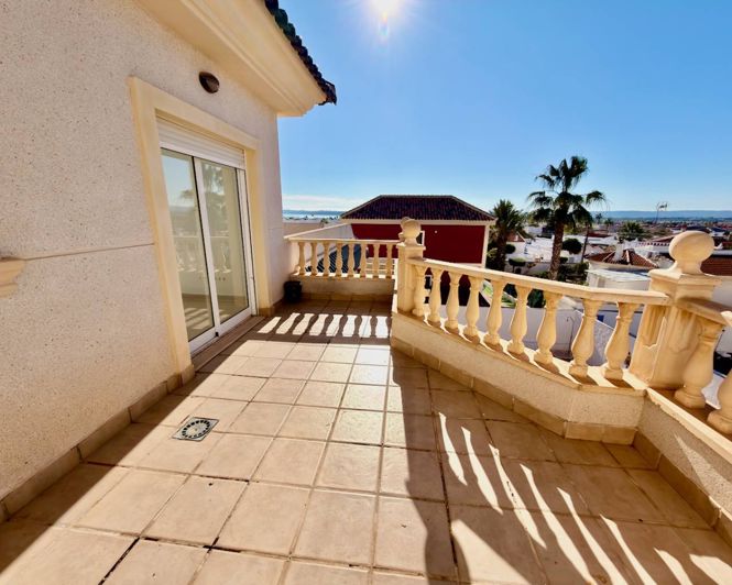 Image No.28-5 Bed Villa for sale