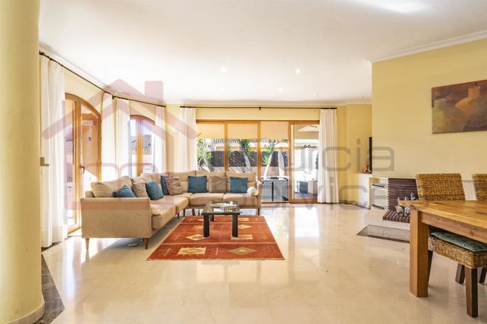 Image No.2-4 Bed Villa for sale