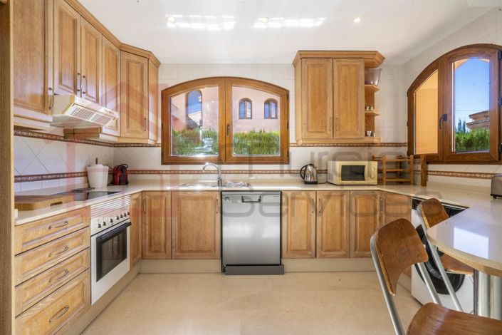 Image No.3-4 Bed Villa for sale