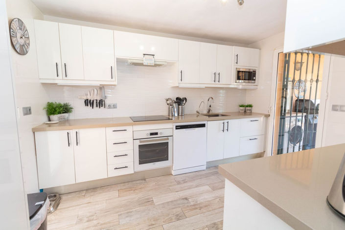 Image No.6-3 Bed Townhouse for sale