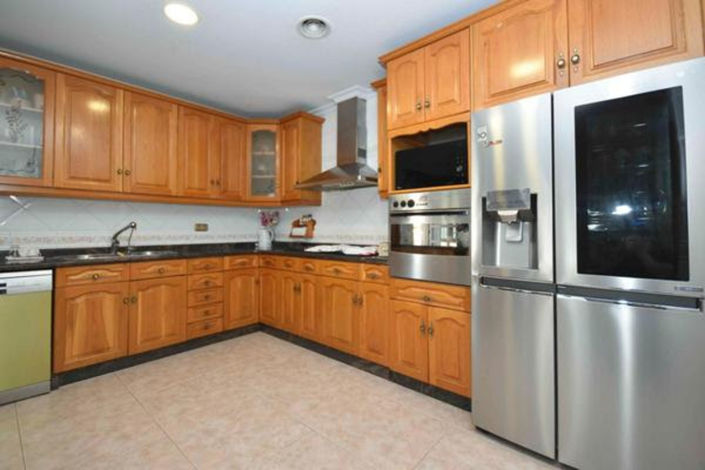 Image No.12-7 Bed Commercial for sale