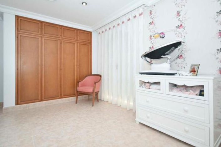 Image No.13-7 Bed Commercial for sale