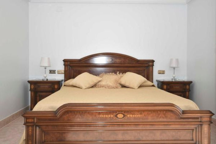 Image No.19-7 Bed Commercial for sale