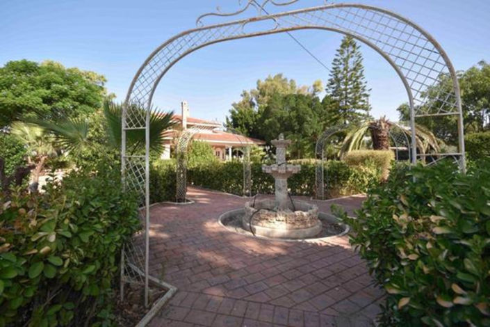 Image No.5-7 Bed Commercial for sale