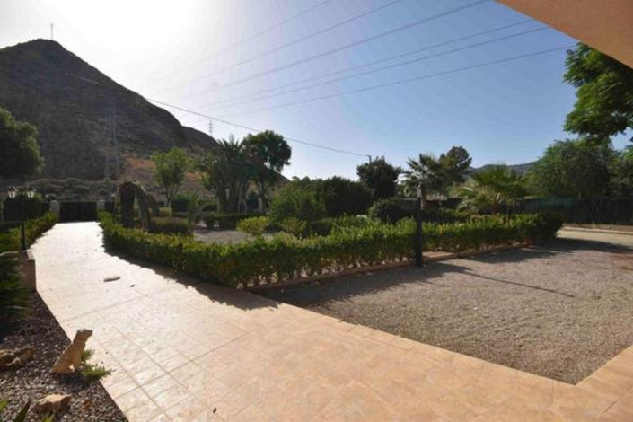 Image No.8-7 Bed Commercial for sale