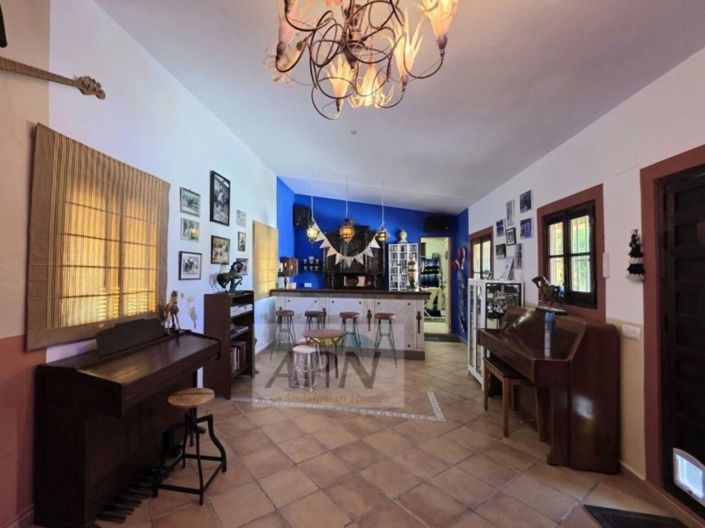 Image No.10-4 Bed Country House for sale