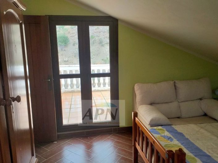 Image No.17-3 Bed Country House for sale