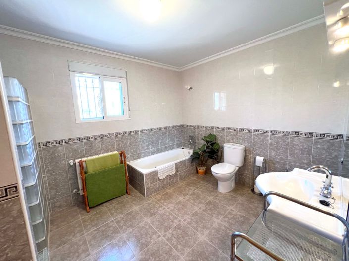 Image No.32-3 Bed Villa for sale