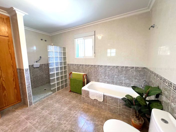 Image No.33-3 Bed Villa for sale