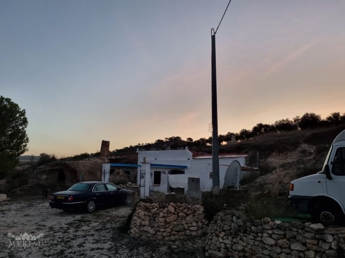 Image No.3-2 Bed House for sale