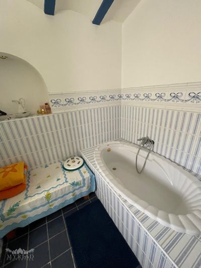 Image No.18-6 Bed Country House for sale