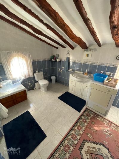 Image No.7-6 Bed Country House for sale