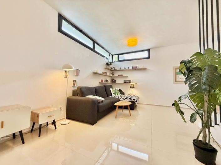 Image No.29-3 Bed Townhouse for sale