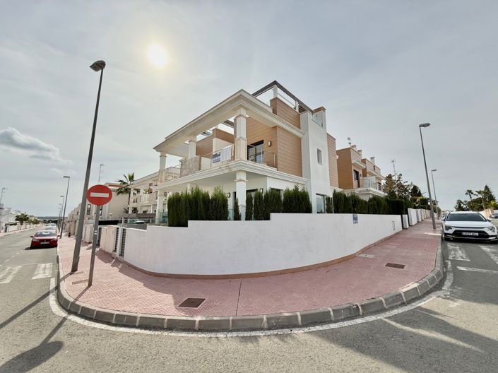 Image No.46-3 Bed Townhouse for sale