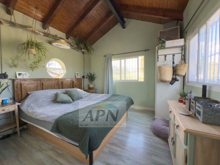 Image No.18-3 Bed Country House for sale