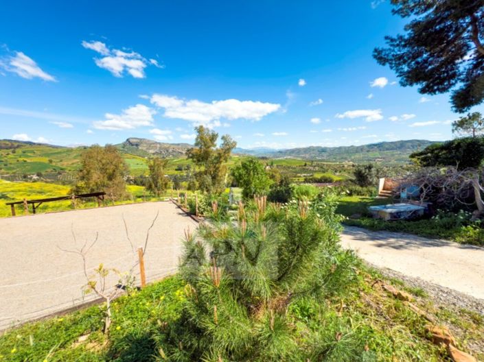 Image No.32-3 Bed Country House for sale