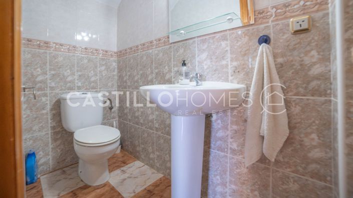 Image No.25-2 Bed Townhouse for sale