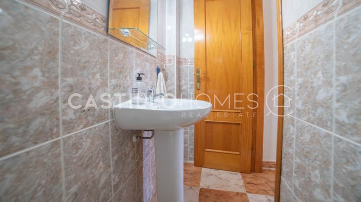 Image No.26-2 Bed Townhouse for sale