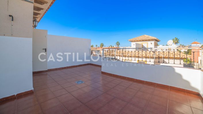 Image No.41-2 Bed Townhouse for sale