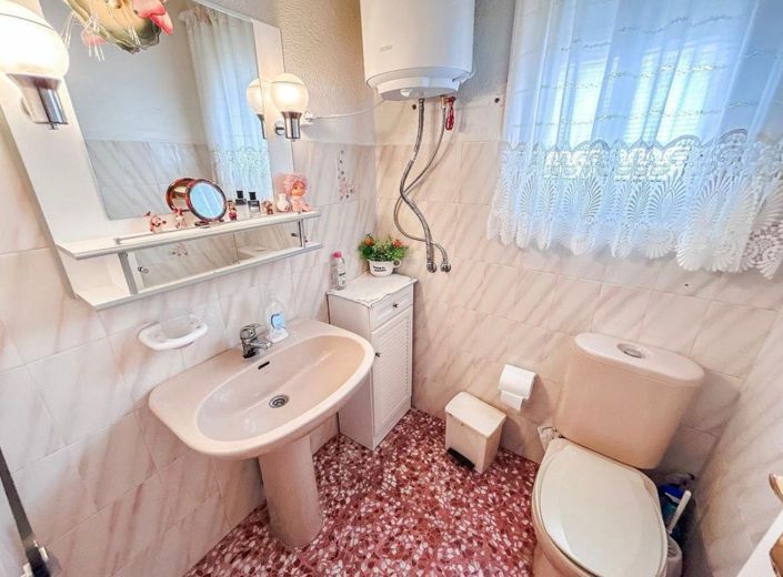 Image No.18-4 Bed Country House for sale